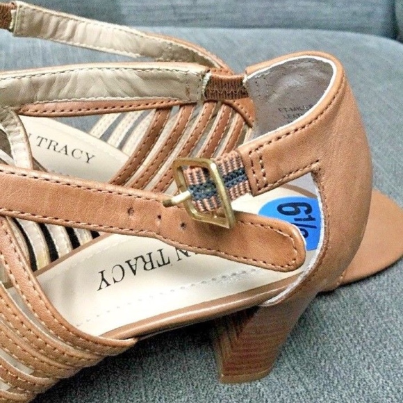 Ellen Tracy 2 1/2" Open Toe Sandal SZ 6 /2 M - Picture 2 of 4